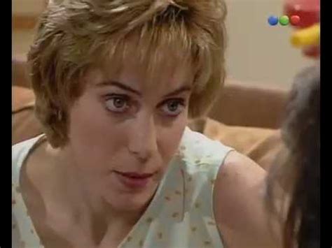 Hace varios meses, nadia di cello (29), una ex chiquititas conocida por todos los seguidores del mítico programa de los '90, le escribió un mail a cris morena (62) para decirle que la admiraba y que. Nadia Di Cello Capitulo 331 Parte 2 Chiquititas 1996 - YouTube