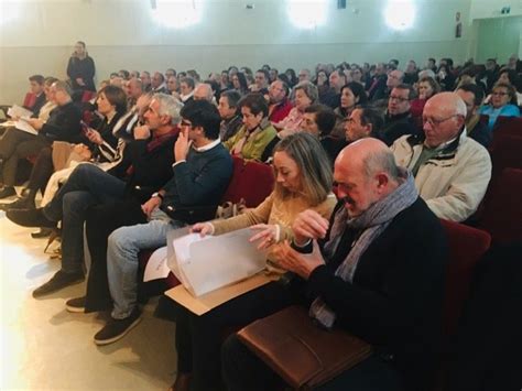 Bien, siguiendo con la comparsa que nos ocupa tendría que decir que fue otro pelotazo y otro primer premio para nuestra ciudad, donde de nuevo el grupo. El sacerdote y poeta José Ángel Losada recibe el XXI ...