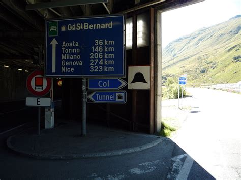 Le tunnel du simplon est un tunnel ferroviaire sous les alpes qui relie la ville de brigue en valais (suisse) au village d'iselle dans le piémont (italie). Conseils péage tunnels Suisse - Le Moniteur Automobile