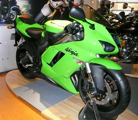 I love the bike love the way it handles love the power of the bike the only real thing is the temp seems to rise quiclky im told this is normal but hey you cant have everything. File:Kawasaki Ninja ZX-6R 2007 green.jpg - Wikimedia Commons