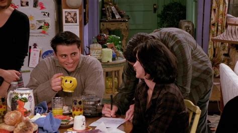 Lütfen reklam engelleyici eklentinizi devre dışı bırakınız ve sayfayı yenileyiniz! Recap of "Friends" Season 2 Episode 16 | Recap Guide