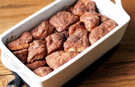 Although i'm almost certain there are no actual monkeys in this recipe, it's still very good. Monkey Bread With 1 Can Of Biscuits - Easy Monkey Bread ...