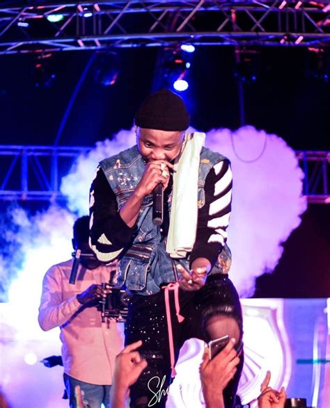 Oluwatobiloba daniel anidugbe, better known as kizz daniel, is a nigerian singer and songwriter. Watch Adorable Moment A Little Girl Sang Kizz Daniel's New ...