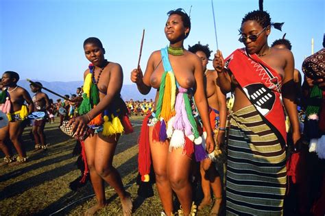 Anteriormente kingdom of swaziland), es un pequeño estado soberano sin salida al mar situado en áfrica austral o del sur. Zulu girls attend Umhlanga, the annual Reed Dance festival ...