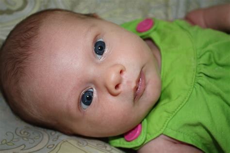Although all babies are different and develop at. Baby Bond Girl(s): 1 Month Old