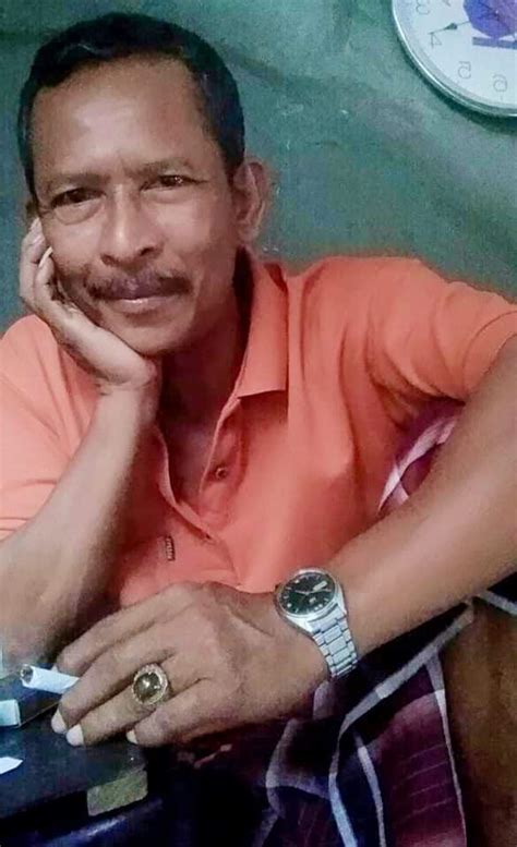 Dia pun penasaran dan mencobanya. Bapak Yang Berkumis / Bapak Kumis Posts Facebook