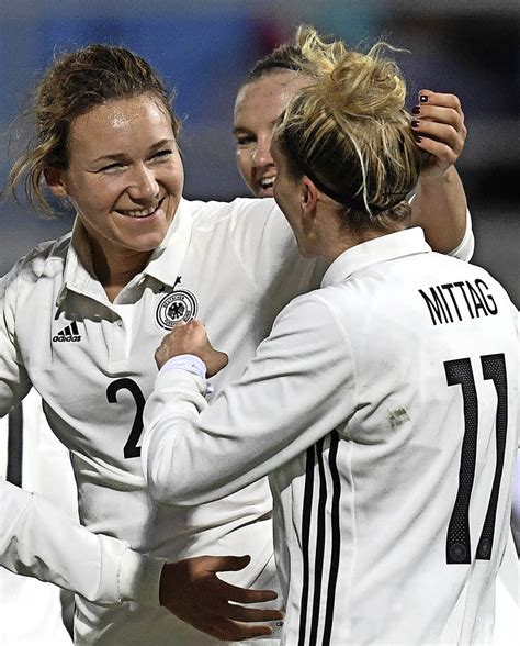 Klick gefällt mir wenn du frauenfußball auch liebst. Deutsche Fußballerinnen spielen gegen Norwegen 1:1 ...