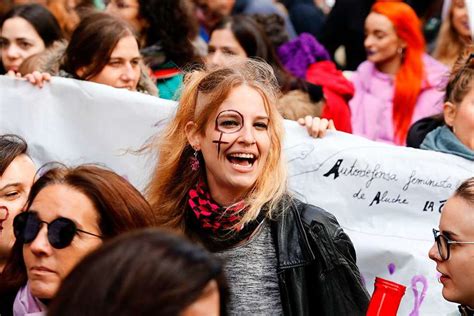 Oktober tot am ufer des flusses dreisam gefunden worden. Was Studentinnen aus Freiburg über Feminismus denken ...