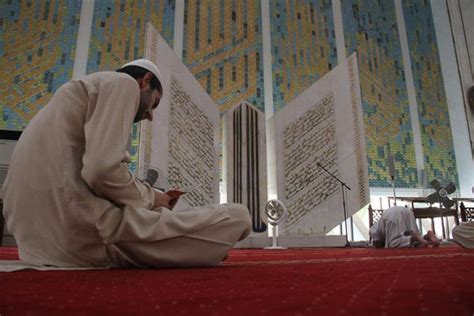 Niat itikaf di dalam masjid. Apa itu Itikaf ? Berikut ini Pengertian, Syarat, dan ...