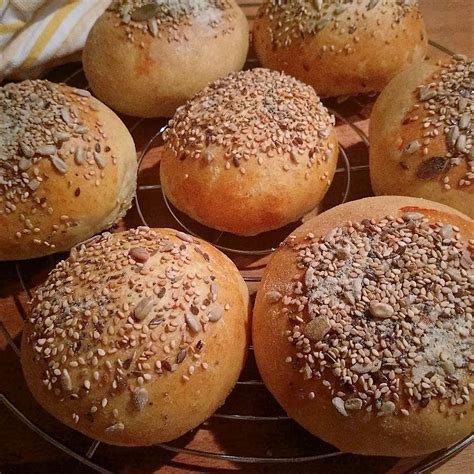 Maybe you would like to learn more about one of these? Burger buns (panini) con lievito madre | RANOCCHIETTAINCUCINA
