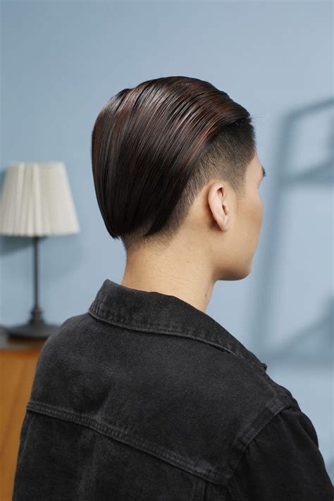 Untuk mencari gambar model rambut wanita yang anda inginkan, maka anda bisa mencarinya di bowl cut bisa menjadi potongan rambut yang unik. Gambar Rambut Wanita Dari Belakang - foto cewek cantik