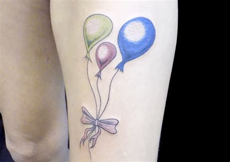 V dnešní době vídáme tetování jako designový doplňek. TETOVÁNÍ NA STEHNO DÁMY - Tattoo Eklipse