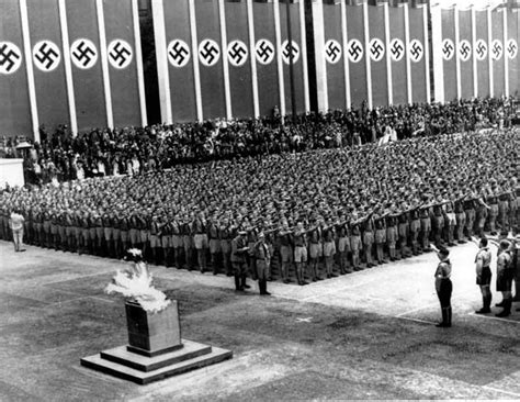 Mi sono letteralmente persa (in senso positivo) nello sfogliare le foto di. The Nazi Origins of the Olympic Torch Relay