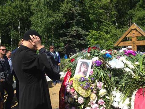 Жанна фриске умерла 15 июня 2015 года. Похороны Жанны Фриске (фото и видео похорон с кладбища)