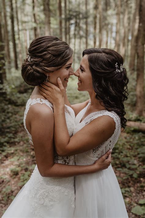 Ein tolles konzept, zwei passende brautkleider und gaaanz viel liebe zum detail. Hochzeitsfotograf-Gleichgeschlechtlich-Hochzeit-Mariastein ...