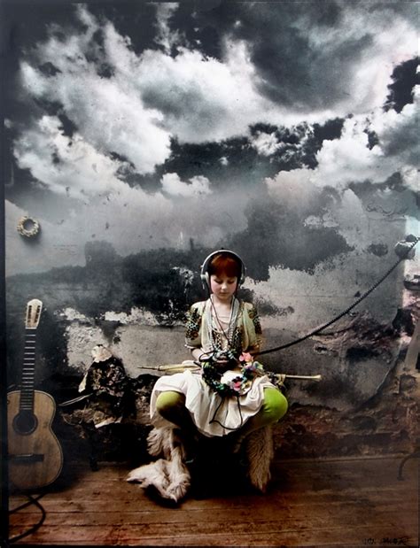 Posterbook jana saudka, svetoznámeho súčasného českého fotografa, ktorý je zastúpený vo všetkých prestížnych galériách sveta (a je známy svojím extravagantným životným štýlom), prináša na dvanástich voľných listoch výber z jeho rannej. Seated Girl by Jan Saudek on artnet Auctions