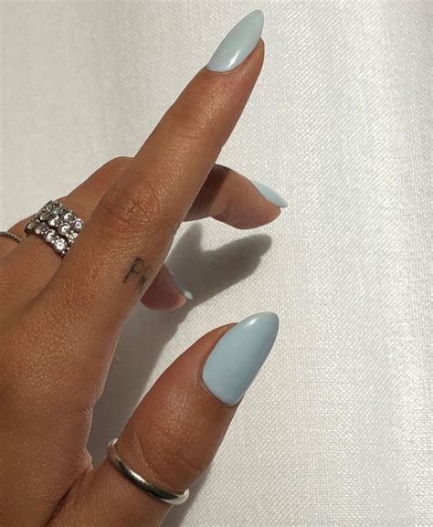 Mi color de piel es morena amarilla.no muy obscura y no tengo ni idea de que tono pintarme el cabello, ayudenme porfavor. 10 colores de esmalte para uñas perfectos para morenas en 2020 | Uñas acrílicas almendradas ...