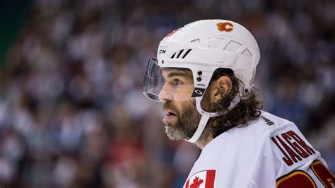 The legend recently commented on his playing career and how he feels an obligation to continue to. Hockey : Jaromir Jagr sera de retour pour une autre saison ...