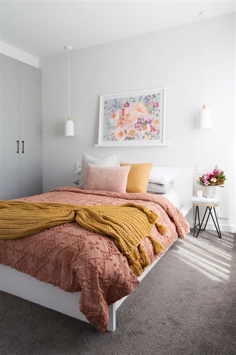 Adding a splash of romantic whimsy to the bedroom. Romantic autumn bedroom portrait - STYLE CURATOR