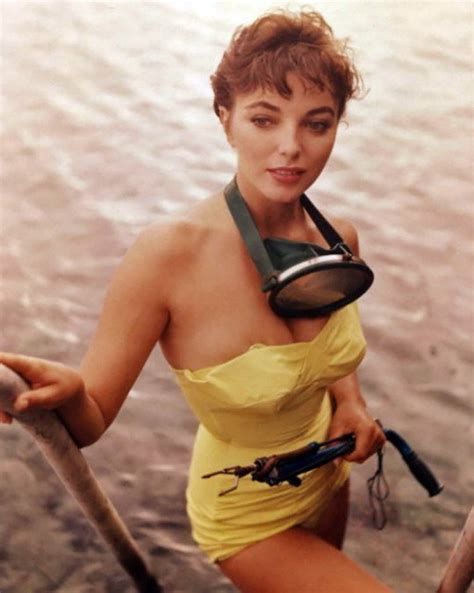 Последние твиты от joan collins (@joancollinsdbe). Young Joan Collins goes spearfishing (1950s ...