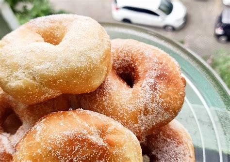 Bahkan, semakin bervariasi aja macamnya, ada donat. Resep Donat Kentang Empuk Takaran Sendok - Bagaimana Cara ...