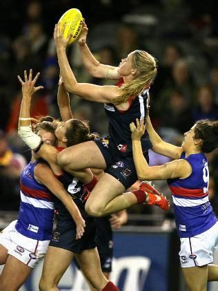 Tayla harris (born 16 april 1997) is an australian rules footballer playing for the carlton football club in the afl women's (aflw) and professional boxer. Tayla Harris takes a great mark at Etihad Stadium in 2014 ...