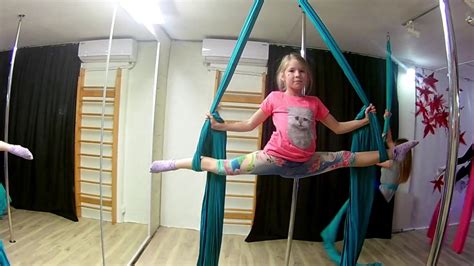 So you've chosen your dance pole, and now is there are lots of pole dancing moves that you can learn at home, without needing to attend a to be able to perform this spin, you will need to know how to hold your hands in a split grip hold with one. YUMA Pole Dance (aerial kids, 11/11/2019) - YouTube