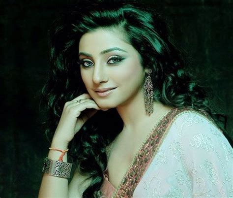 The star shared an image where her husband was touching her baby bump. Pin on Shringaar