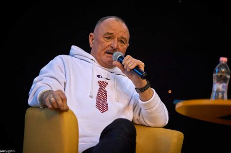 75 (born jan 14th, 1946). Nagy Feró is koronavírusos volt, de nem verte nagydobra