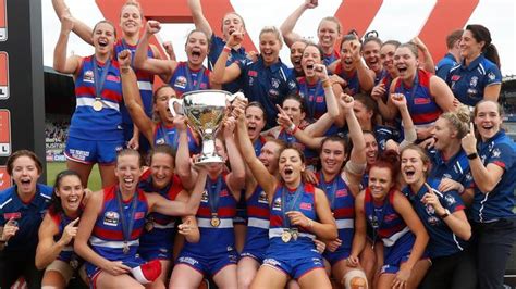 The western bulldogs' eleanor brown and brisbane's tahlia hickie are the nab aflw rising stars for round nine. AFLW Grand Final scores: Western Bulldogs win AFLW premiership over Brisbane Lions | The Courier ...