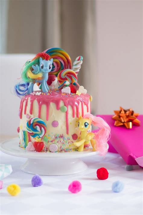 Kuchen auf einem großen teller oder einer kuchenplatte anrichten. My Little Pony-Torte zum 4. Geburtstag | Geburtstag torte ...