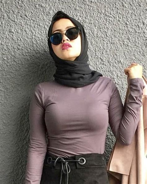 Nora alexandra pun mengaku sudah nyerah menasehati sang suami. Tante Memey Butuh Teman Curhat | Arab girls hijab, Muslim ...