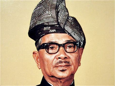 Salmiah hargai memori bersama tunku abdul rahman sekeluarga. JKKK KAMPUNG KELUARGA: Mengenang Tunku: Amanat terakhir ...