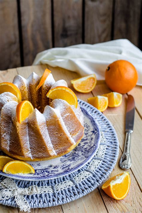 Il pan d'arancio è una ricetta tipica siciliana, che vi permetterà di ottenere una torta umida e soffice, perfetta per la colazione e la merenda di grandi e piccini. pan-d'arancio - Impastando a quattro mani