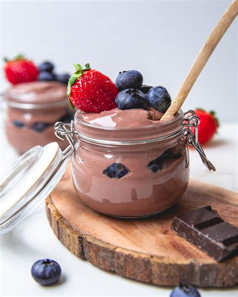 Classic chocolate mousse makes any dinner feel a little more fancy. Easy Chocolate Mousse Recipe (Vegan/Sugar-Free) | One ...