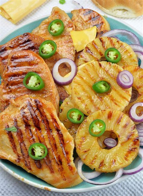 Fantastic flavors with a touch of sweetness! Pineapple Grilled Chicken Sandwich | Summer Sandwich Recipe