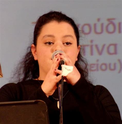 Μητέρα και κόρη ποζάρουν αγκαλιασμένες. Μιμή Ντενίση: Με την κόρη της Μαριτίνα στη γιορτή του σχολείου που πήγαν και οι δύο!