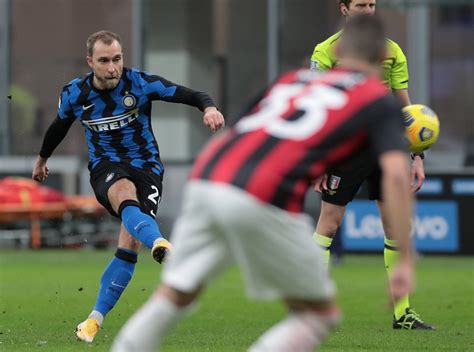 Christian eriksen celebrates inter's title win with his medal and the serie a trophy. Eriksen, punizione anche nel riscaldamento post partita ...