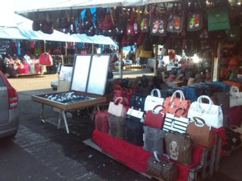 Ich zeige euch feuerzeuge die man beim tschechien markt kaufen kann! Asia-Markt in Cheb: "Verkäufer des Dragon-Marktes ...