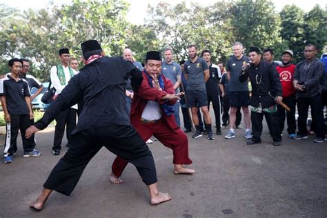 Apa itu cukai taksiran (cukai pintu) ?soalan 1apakah itu cukai taksiran?cukai pintu adalah cukai yang dikenakan ke atas pemilik dan penghuni pegangan berkadar yang terletak di dalam kawasan bidang kuasa sesebuah majlis. Apa Itu Tradisi Palang Pintu yang Sambut Pemain Legendaris ...