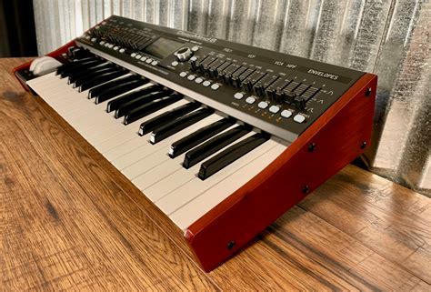 Behringer Deepmind 6 Voice Polyphonic Keyboard Synthesizer Demo ...
