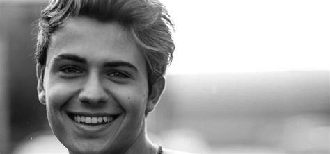 Singer of benji & fede. Federico Russo "fatico a sorridere"/ "Infanzia difficile e tanta paura, ma ora..."