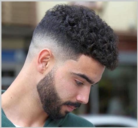 Coupe boucle homme black / cheveux courts 25 idees de coupes : 21+ Coupe De Cheveux Homme Bouclé Dégradé #Cheveux #Cheveuxcourt #Cheveuxboucles