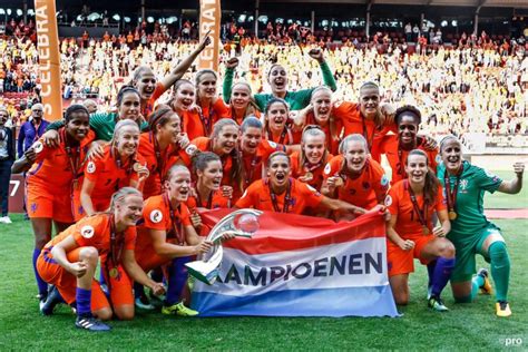 Omdat zij in het felle oranje ons blij maken met hun strijdlust, hun vechtlust en goede intenties. FOK.nl / Nieuws / Oranje leeuwinnen Europees kampioen