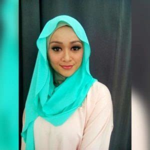 Diserang bell palsy yang menyebabkan kelumpuhan pada sebahagian wajahnya pada jumaat lalu. Biodata Faye Kusairi, Yang Meletop Selepas Drama ...