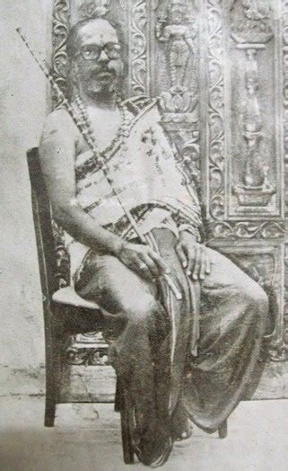 Seshadri iyer, 1868'de mysore krallığının hizmetlerine katıldı ve bir bölge hakimi olarak ve daha sonra divan'a atanmadan önce rungacharlu'nun kişisel sekreteri olarak görev yaptı. Sanatana Dharma: List of Veteran Guruswamys of Yesteryears