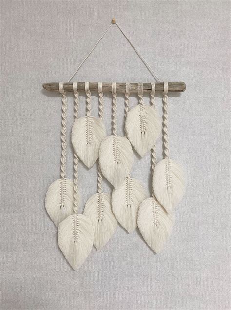 Francesca stone is a diy writer and photographer. DIY macrame wall hanging | leaf(feather) | 마크라메 벽걸이, 마크라메, 나뭇잎