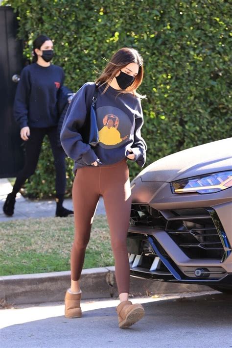 There are plenty of people who complain about women who wear leggings as pants. Kendall Jenner Cameltoe On The Walk To Her Urus (10 Photos ...