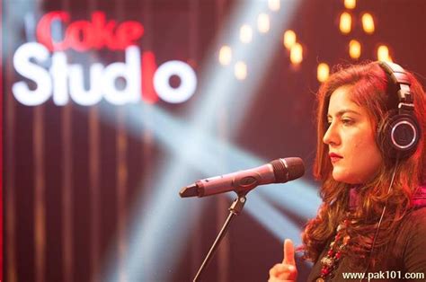 Uae based talented singer samra khan gives us another gem with the original track piya bol written by waqqas qadir sheikh. Classify Pakistani singer-Samra Khan