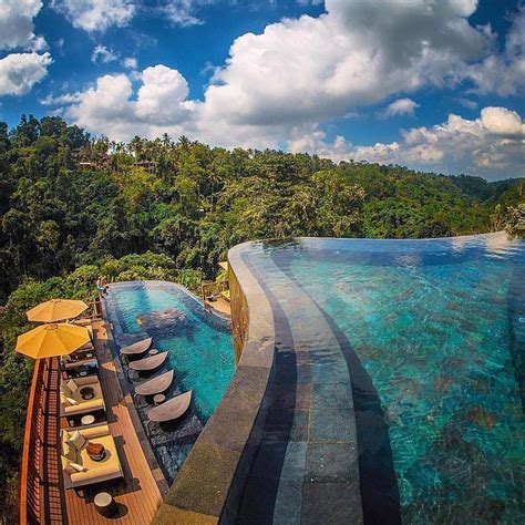 Bahkan bukan hanya kolam renang biasa, anda juga bisa menikmati waterpark di dalam hotel. Mengintip Hanging Gardens Ubud, Hotel dengan Kolam Renang ...